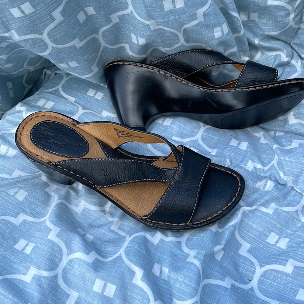 NWOT Black strappy wedge sandals all leather size 8